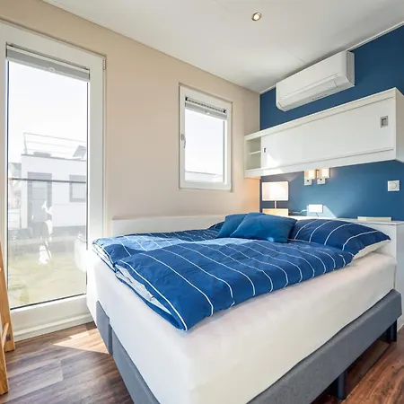 Botel Bright Base With Coastal Access *