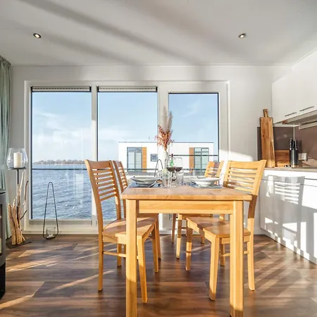 Botel Bright Base With Coastal Access Ribnitz-Damgarten