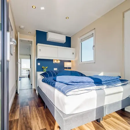 Bright Base With Coastal Access Botel Ribnitz-Damgarten