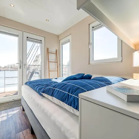 Bright Base With Coastal Access Botel