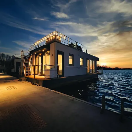 Botel Bright Base With Coastal Access Ribnitz-Damgarten