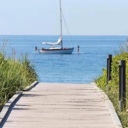 Botel Bright Base With Coastal Access *